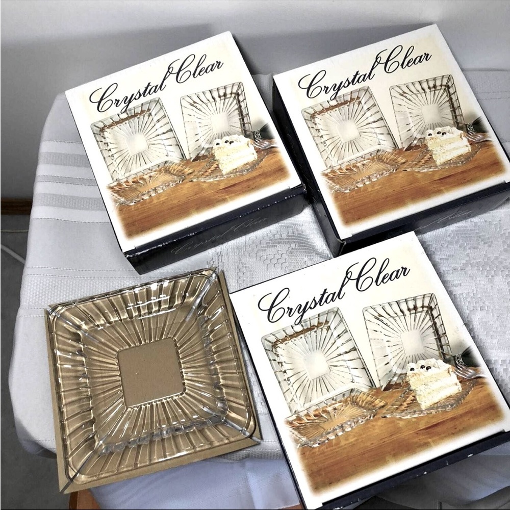 12 crystal plates. New. Alexandria pattern. Dessert, cheese cracker, appetizers